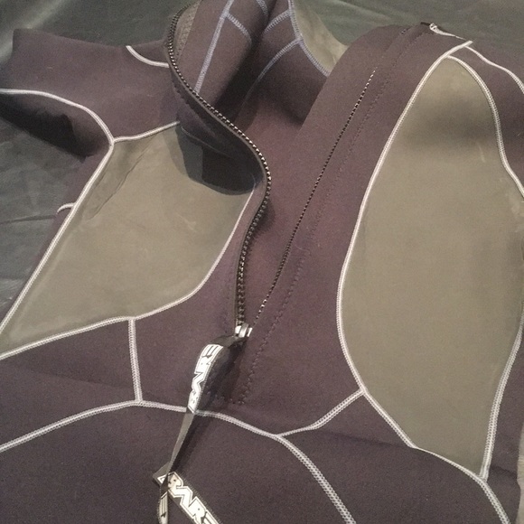 Wetsuit - Picture 7 of 8